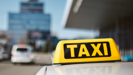 Praça de Táxis / Ponto de Uber